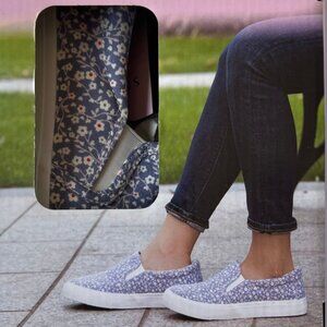 New Serra Slip In Canvas Memory Foam Sneakers Lavender Floral Size 9